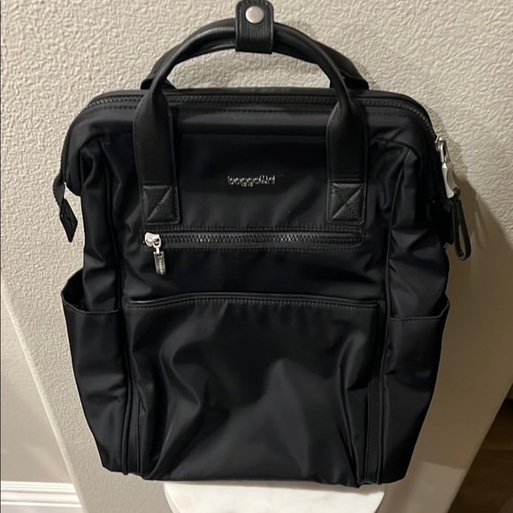 Baggallini Handbags - Baggallini Black Nylon Convertible Backpack Tote